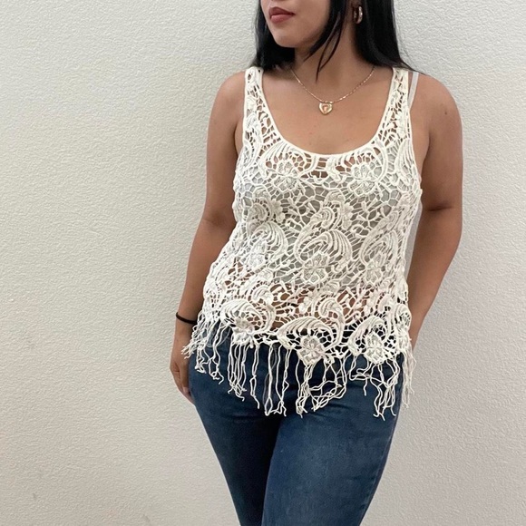 CHARLOTTE RUSSE - Crocheted Top Cover - Picture 4 of 5